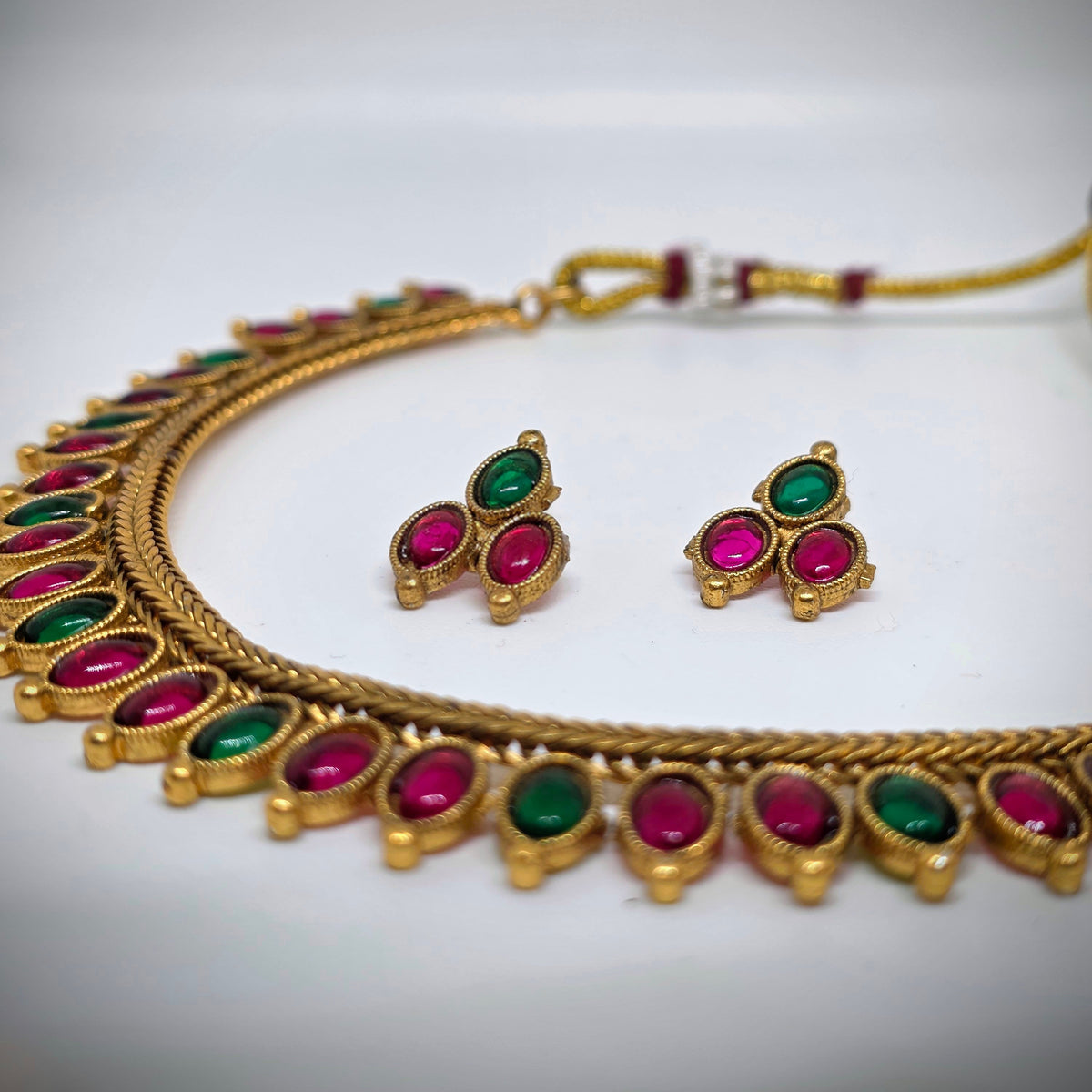 Graduated Oval Cabochon Necklace