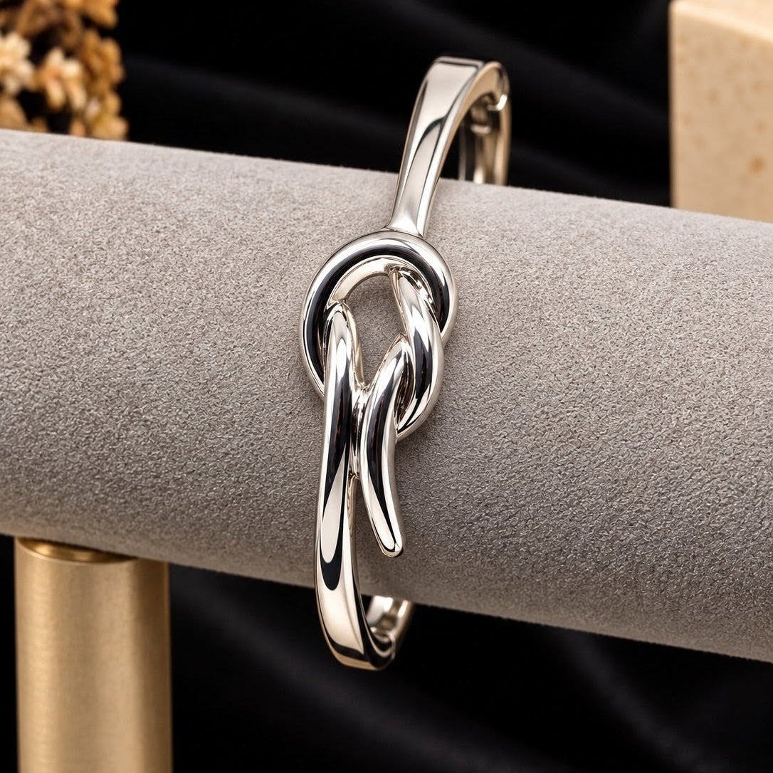 Knot Centerpiece Hinge Bangle