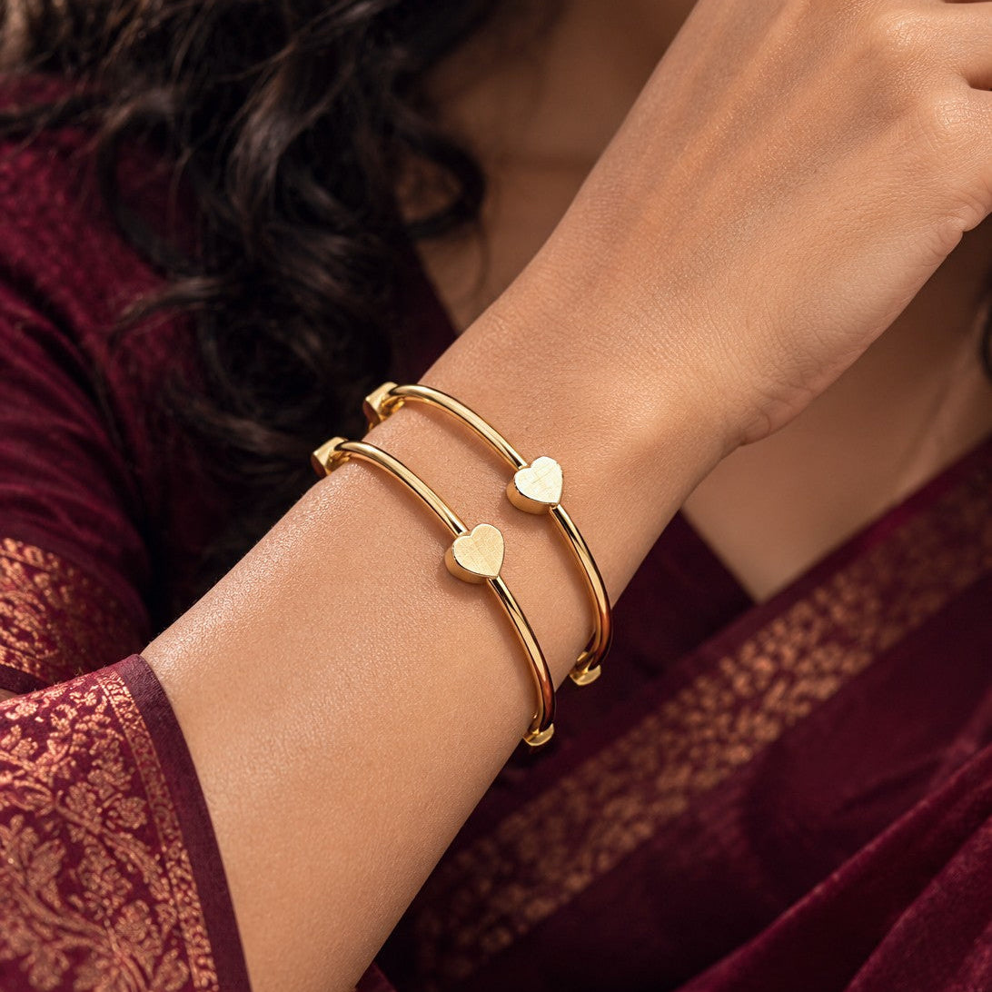 Heart Station Wire Bangle