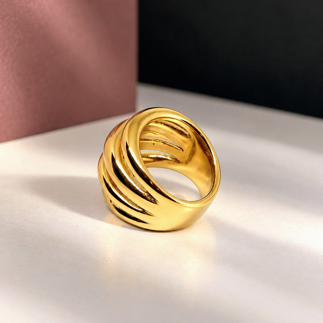 Graduated Rib Statement Ring