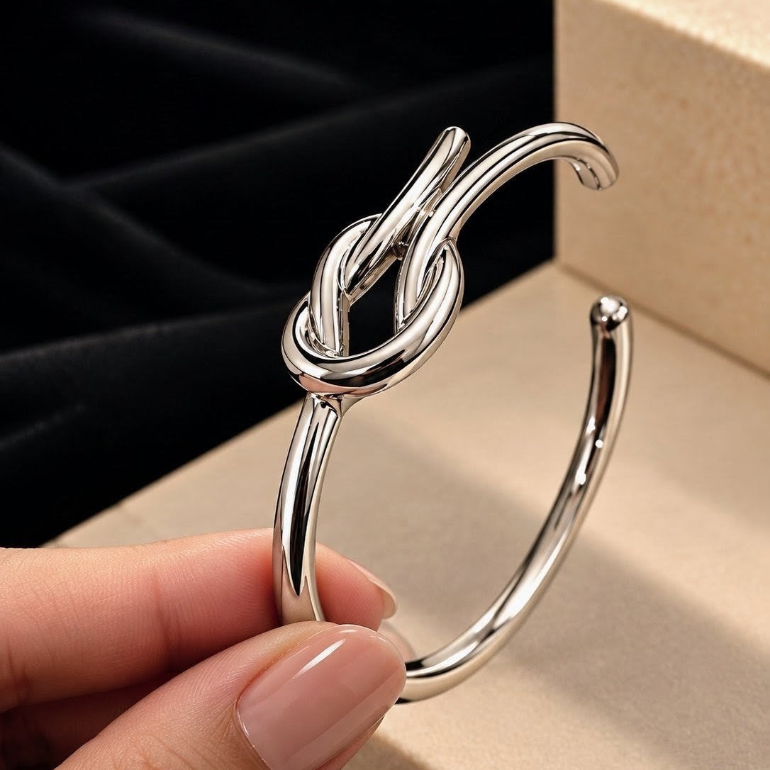 Knot Centerpiece Hinge Bangle