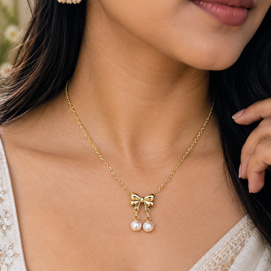 Bow Pearl Pendant Necklace