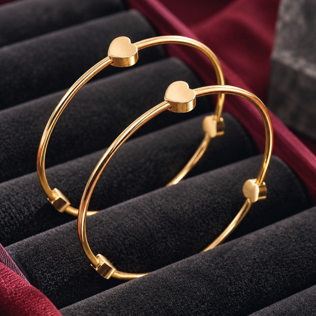 Heart Station Wire Bangle