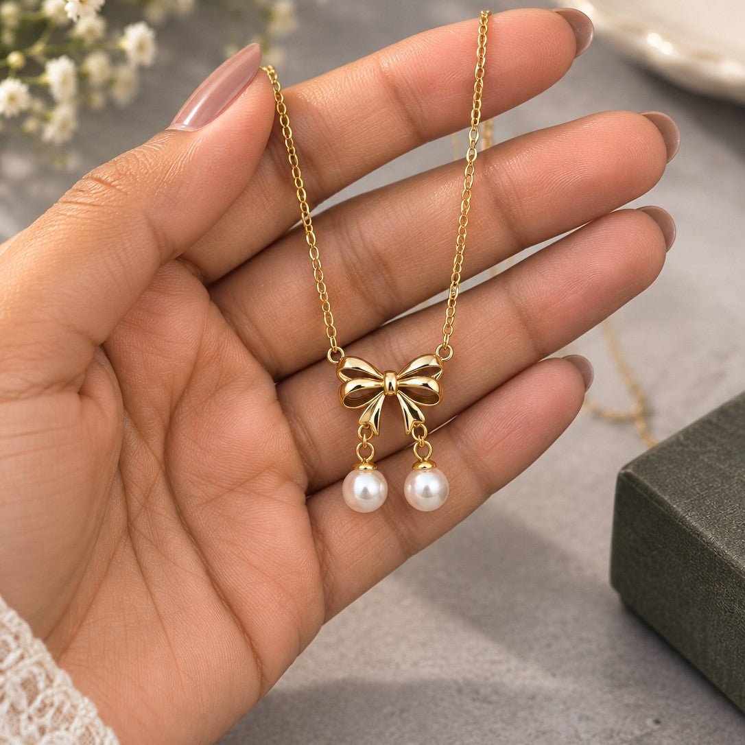 Bow Pearl Pendant Necklace