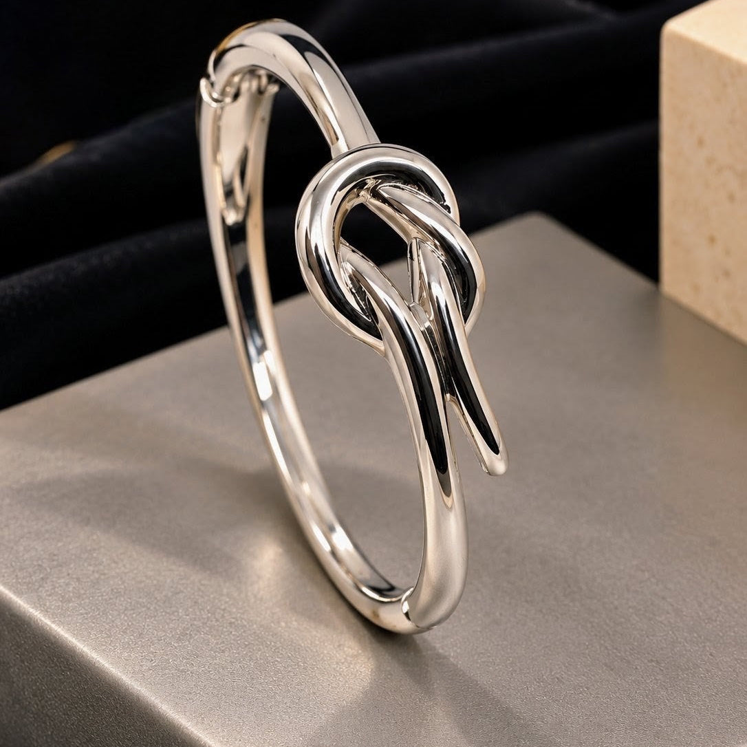Knot Centerpiece Hinge Bangle